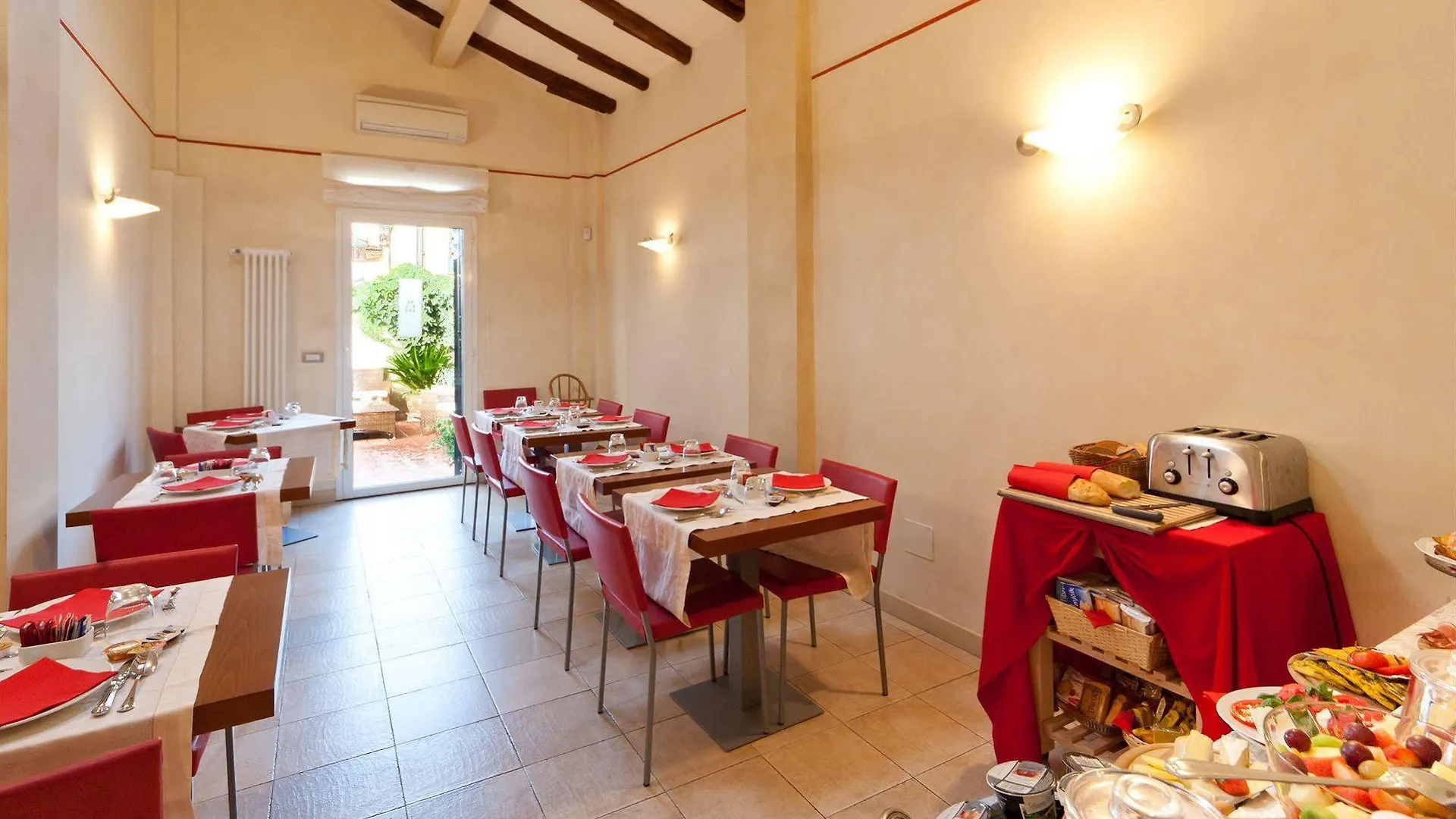 Palazzo Trevi Charming House Bed and Breakfast Bologna 3*,  Italië